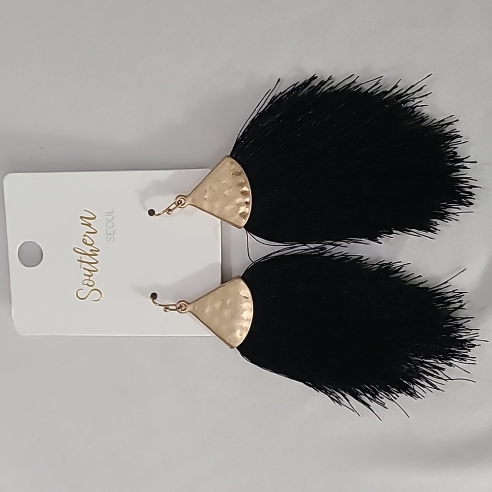 Southern Seoul tassel earrings